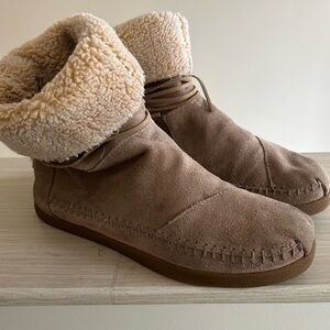 Tom’s suede boots